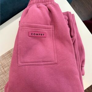 Comfrt Airplane Mode Travel Joggers XS NWOT in Berry